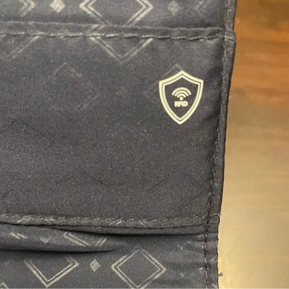 Vera Bradley Euro Wallet Lisbon Medallion RFID Trifold Snap Close Travel Compact - Picture 6 of 14